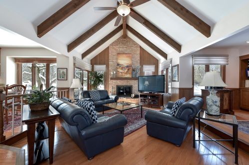 1084 Lanark Ln, Palatine, IL 60067-4240