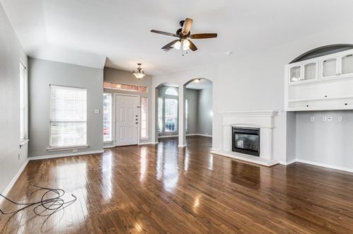 2705 White Rock Dr, Fort Worth TX  76131-2047 exterior