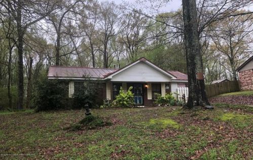 5561 Caroline Dr, Walls, MS 38637-9605