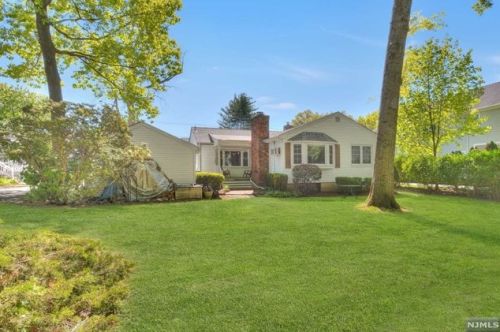 314 Van Dien Ave, Ridgewood, NJ 07450-5200
