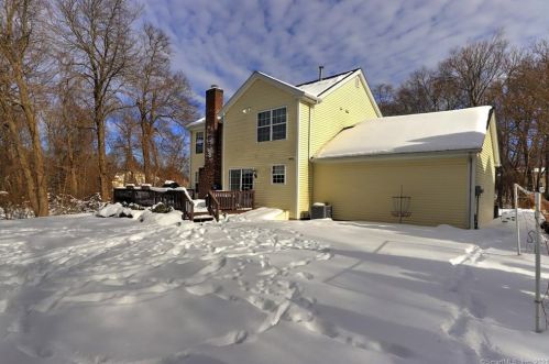 355 Acorn Ln, Milford, CT 06461-1885
