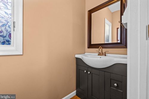 646 Maple Ave, Tavistock NJ 08033-1147 exterior