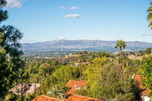 3951 Anastasia Dr, Van Nuys, CA 91316-4414