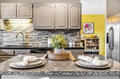 2572 Pagosa Way, Aurora CO 80011-4930 exterior