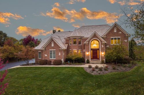 401 Old Mill Cir, Half Day, IL 60069-3305