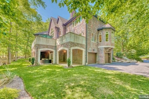 21 Surrey Ln, Mahwah, NJ 07430-2502