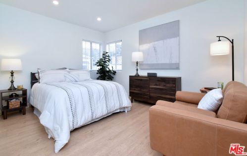 15220 Morrison St, Van Nuys CA  91403-1503 exterior