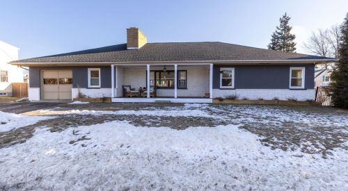 3 Hawthorne Rd, Dover, NH 03820-4218