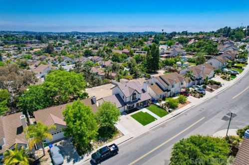 1376 Darwin Dr, Oceanside CA  92056-6618 exterior