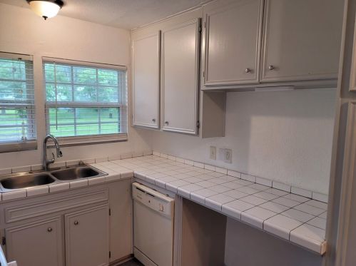 1001 Ridgecrest St, Angleton TX  77515-3521 exterior