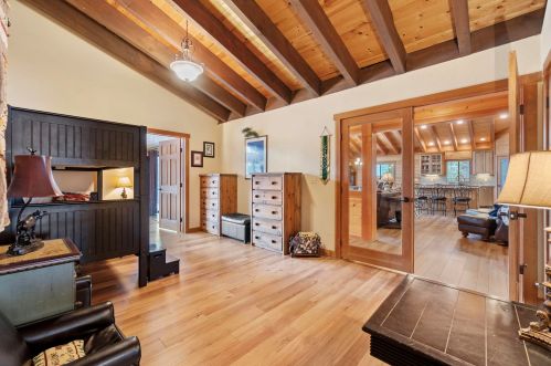 11030 Ski Slope Way, Truckee CA  96161-6603 exterior