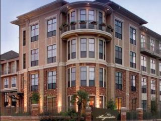 2660 Augusta Dr, Houston TX  77057-5619 exterior