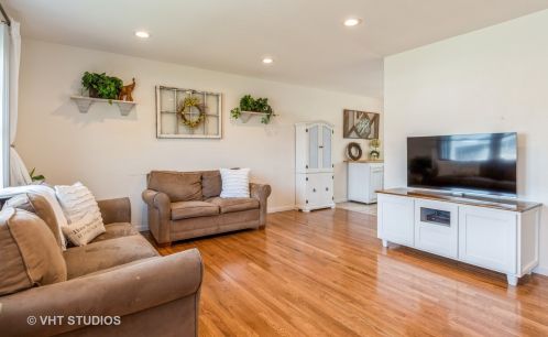 1414 Jill Ct, Glendale Heights, IL 60139-3320