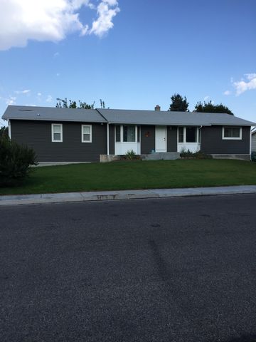 330 Quigg Ave, Goshen, ID 83274-1155