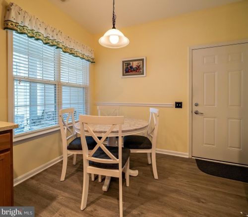 232 Sparrow Dr, Trenton NJ 08690-2461 exterior