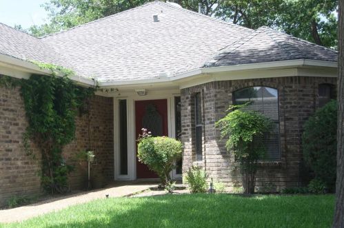 2730 Laurel Oaks Dr, Garland TX  75044-6941 exterior