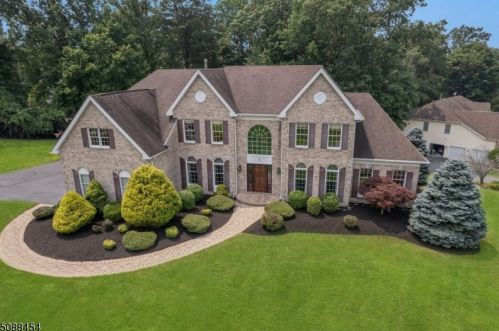 2 Knoll Top Ct, Parsippany, NJ 07834-3623