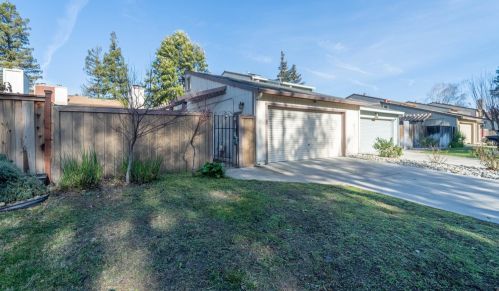 1037 Camphor St, Manteca, CA 95337-4344