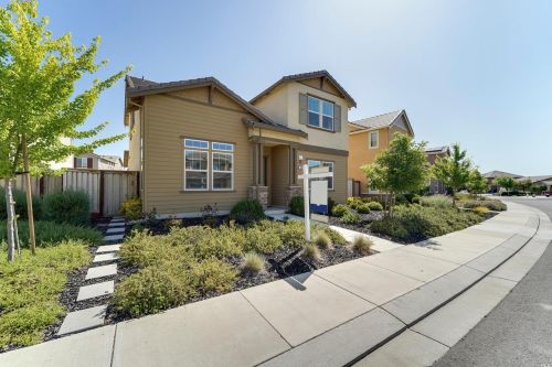 437 Potters Ln, Vacaville, CA 95687-8241
