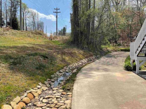327 Jess Hunt Rd, Cleveland, GA 30528-3911