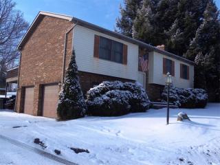 330 Holyoke Rd, Butler, PA 16001-1215