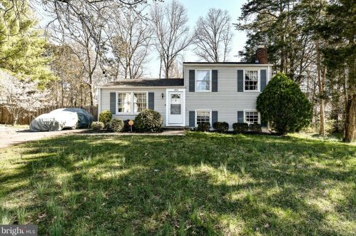 1304 Dulles Pl, Herndon, VA 20170-3818