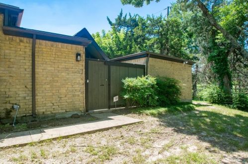 4612 Country Creek Dr, Dallas TX  75236-1208 exterior