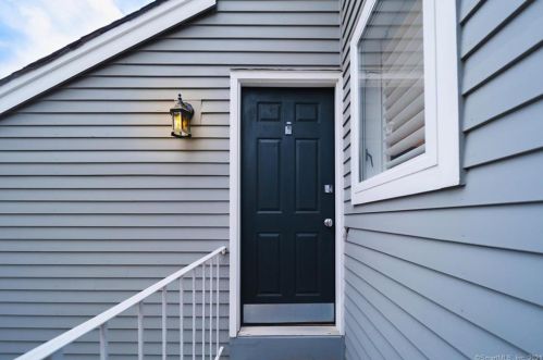 1 Glen Rdg, Wilton CT  06897-4036 exterior