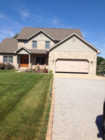 11 Hickory St, Nashville, IL 62263-5836