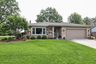 7601 Nantucket Dr, Oak Brook, IL 60561-4801