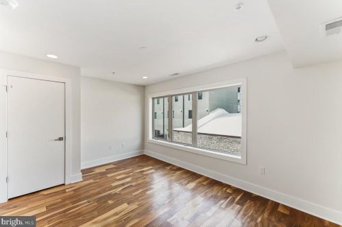 154 Front St, Philadelphia PA  19106-0020 exterior