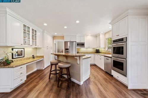 907 Hastings Dr, Concord CA  94518-3821 exterior