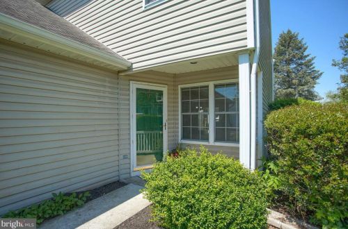 141 Heron Way, Carlisle PA  17013-8747 exterior