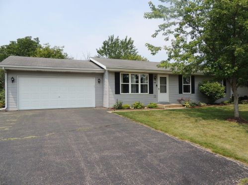 140 Rainbow Dr, Capron, IL 61012-9536