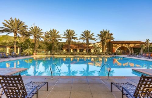 18 Shadybend, Irvine CA  92602-0844 exterior