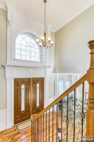 378 5th Ct, River Edge, NJ 07661-1127