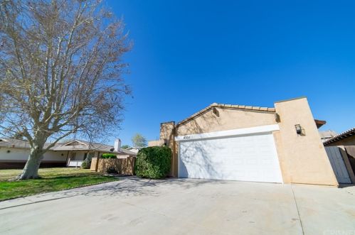 43011 Bloomingpark St, Lancaster CA  93536-4646 exterior