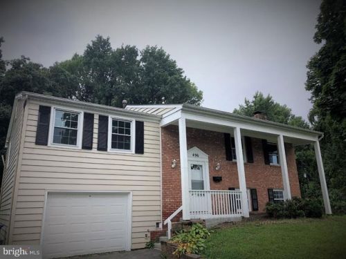 496 Charleston Rd, Willingboro, NJ 08046-1733