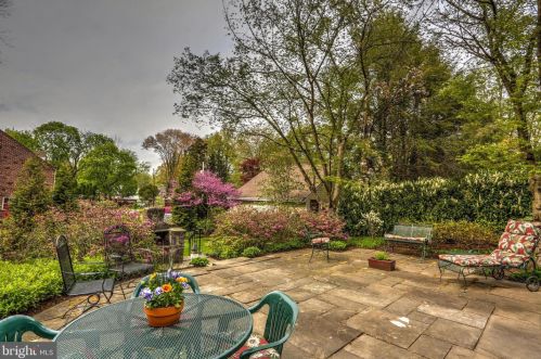 1321 Cheves Pl, Lancaster PA  17603-4943 exterior