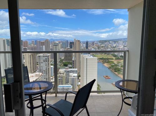 445 Seaside Ave, Honolulu HI  96815-2640 exterior