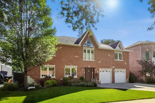 105 Bobby Ln, Mount Prospect, IL 60056-2964