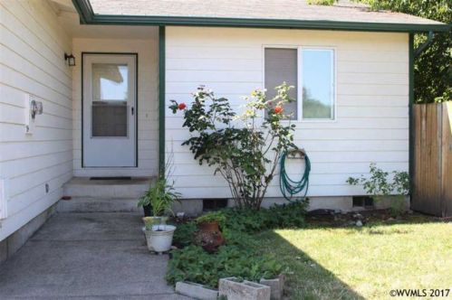 1260 Vine St, Lebanon OR  97355-1400 exterior