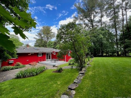 23 Algonquin Rd, Norwalk, CT 06851-1809