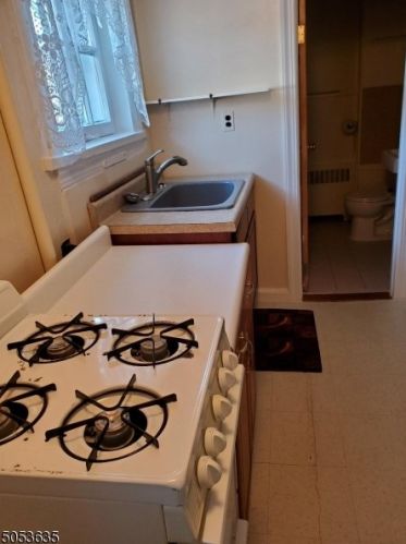 436 Riverview Dr, Paterson NJ  07512-2324 exterior