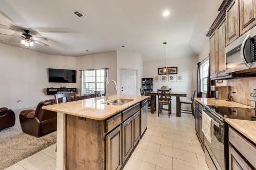 209 3 St, Valley View TX 76272-5403 exterior