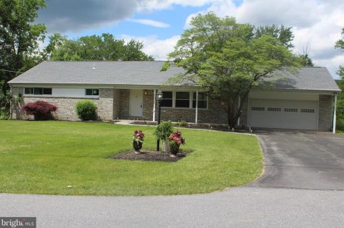 4306 Avon Dr, Harrisburg, PA 17112-1501