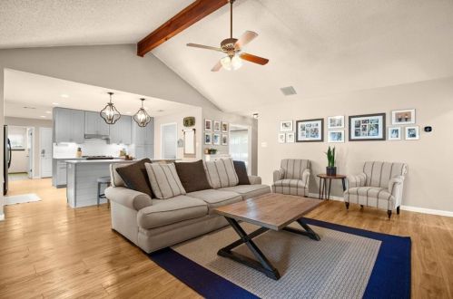 2207 Baltusrol Dr, Austin TX  78747-1202 exterior