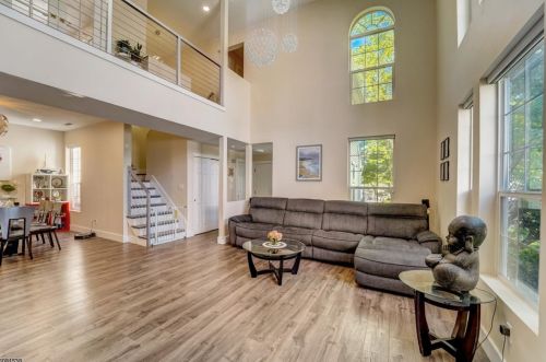 24 Mulberry Ln, Mount Arlington, NJ 07856-1383