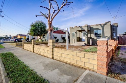 401 Burris Ave, Compton, CA 90221-2839