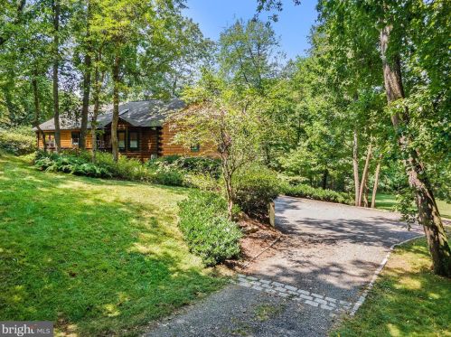 10241 Waldeck Ln, Delaplane, VA 20144-2161